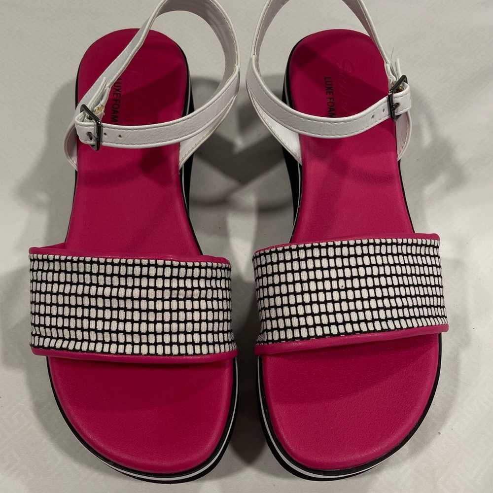 Women’s Skechers Luxe Foam Platform Sandals Trendy. Like New Worn Twice.